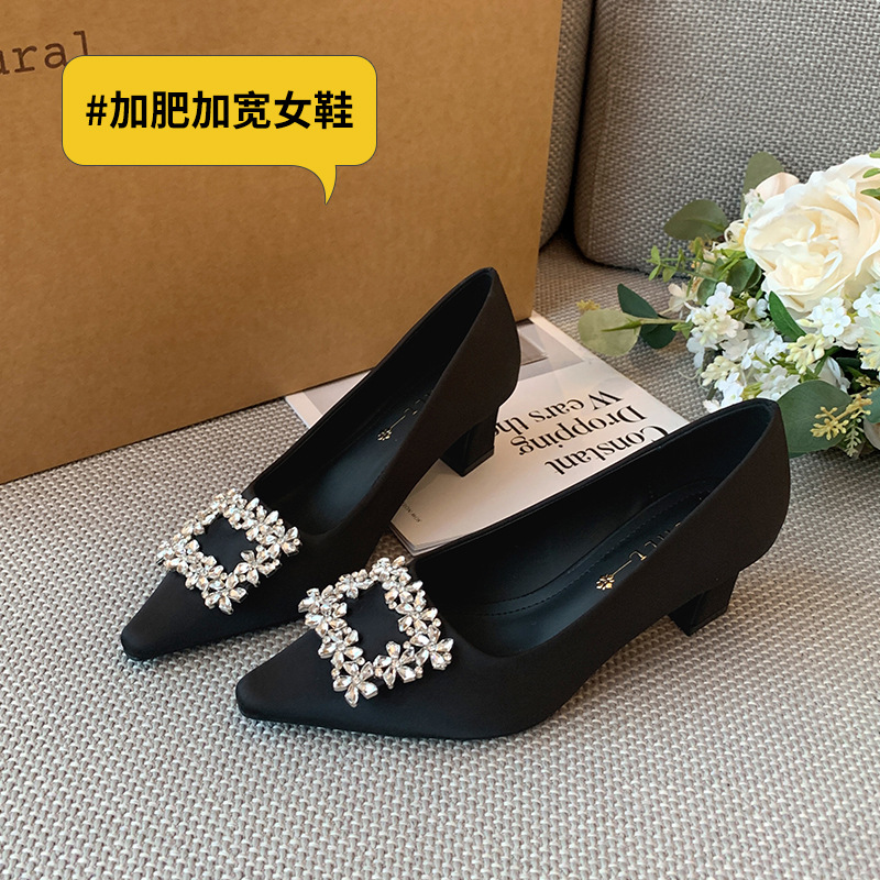 Schwarze Satin-Pumps mit spitz – Women Formal Wear Heels Bewertung und Preis
