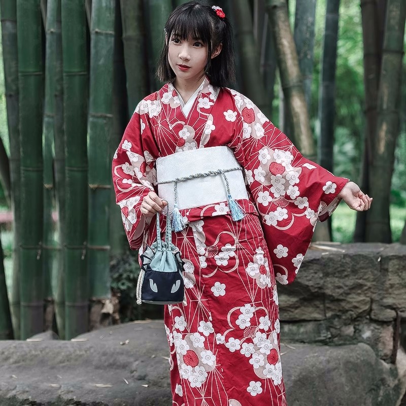 Roter japanischer Yukata-Kimon – Women'S Red Formal Wear Bewertung und Preis