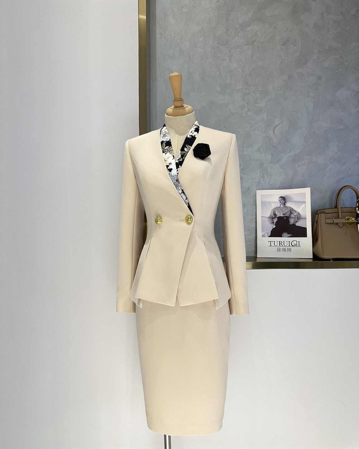 Elegantes Peplum-Damenanzug-Se – Women Formal Wear For Conference Bewertung und Preis