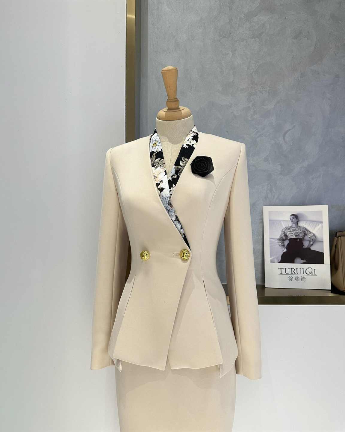 Elegantes Peplum-Damenanzug-Se – Women Formal Wear For Conference Bewertung und Preis